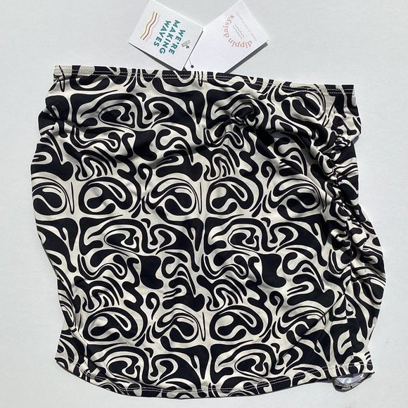 Dippin’ Daisy’s Lucky Skirt - Picture 1 of 3